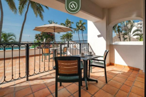 Amazing 2 BR Condo Overlooking the Pool - Romantic Zone